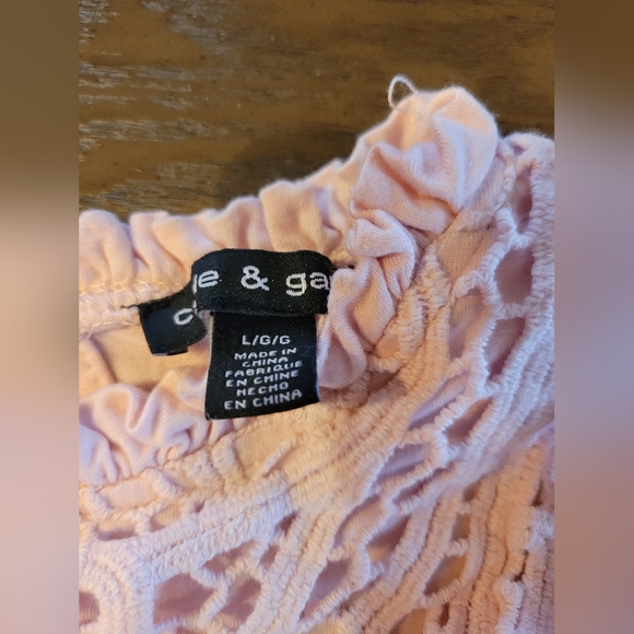 Cable & Gauge Pink Ruffle SleeveEmbroidered Detail Blouse size L - Picture 3 of 3